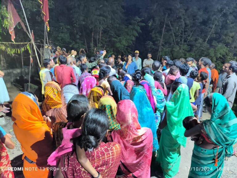 तमाड विधानसभा के पडरानी गांव में वहां के ग्रामीणों के बुलाने पर पूर्व मंत्री श्री राजा पीटर |