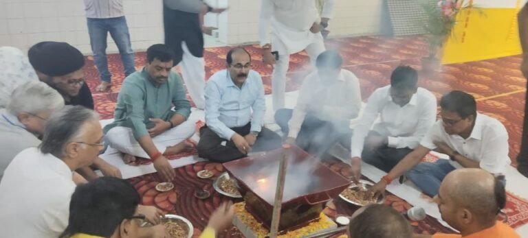 टाटा मोटर्स में धूमधाम से मना विश्वकर्मा पूजा , हजारों लोग हुए पूजा में शामिल ।